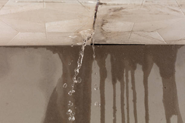 Professional Water Extraction technician working in Hempstead, NY
